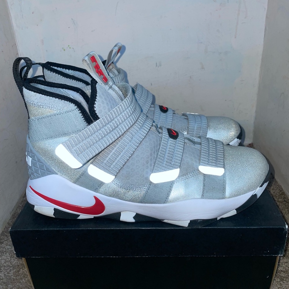 Lebron Soldier 11s Silver Bullet sneakers (zoom)